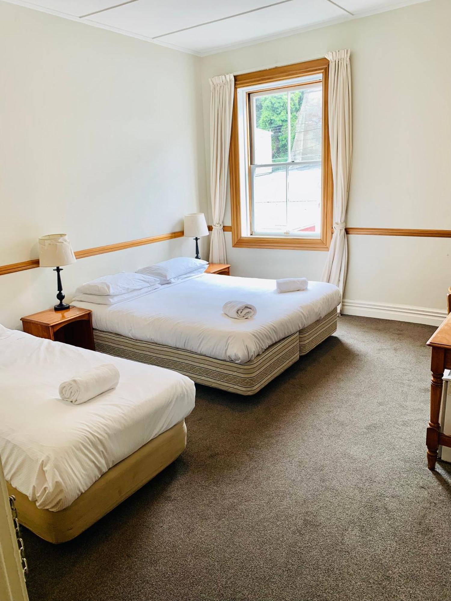 Shepherds Arms Hotel Уелингтън Екстериор снимка
