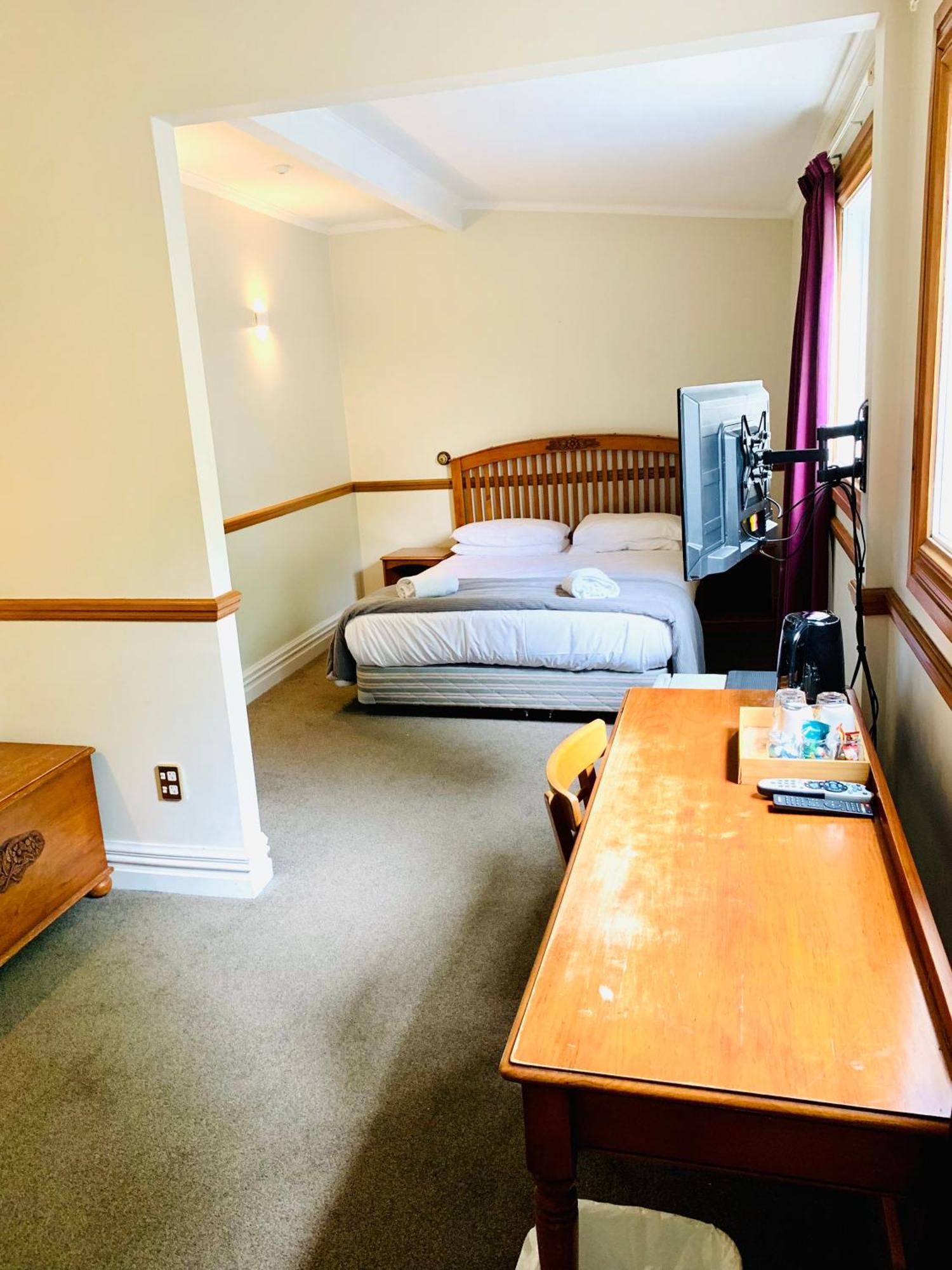 Shepherds Arms Hotel Уелингтън Екстериор снимка